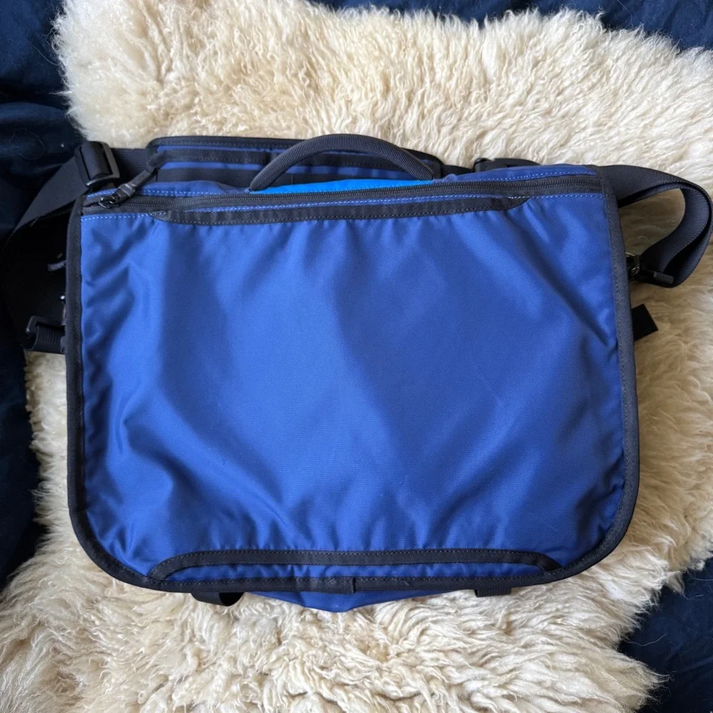 Timbuk2 Command Laptop TSA-Friendly Messenger Bag Navy and Black